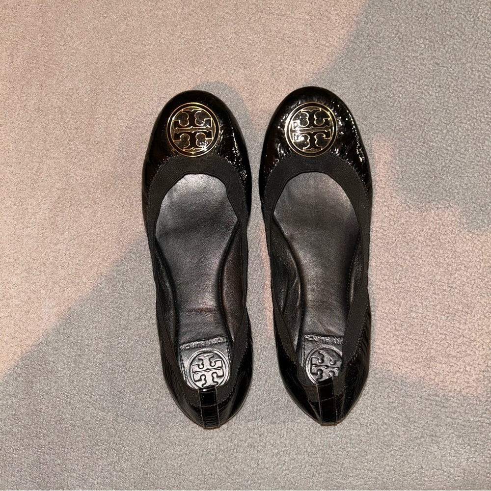 Tory Burch Black Slippers with Elegant Cutout Design